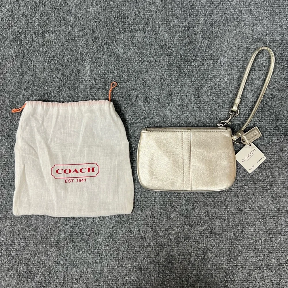 Coach Wallet Women‎ Leather Metallic Silver Wristlet Pouch Clutch NWT